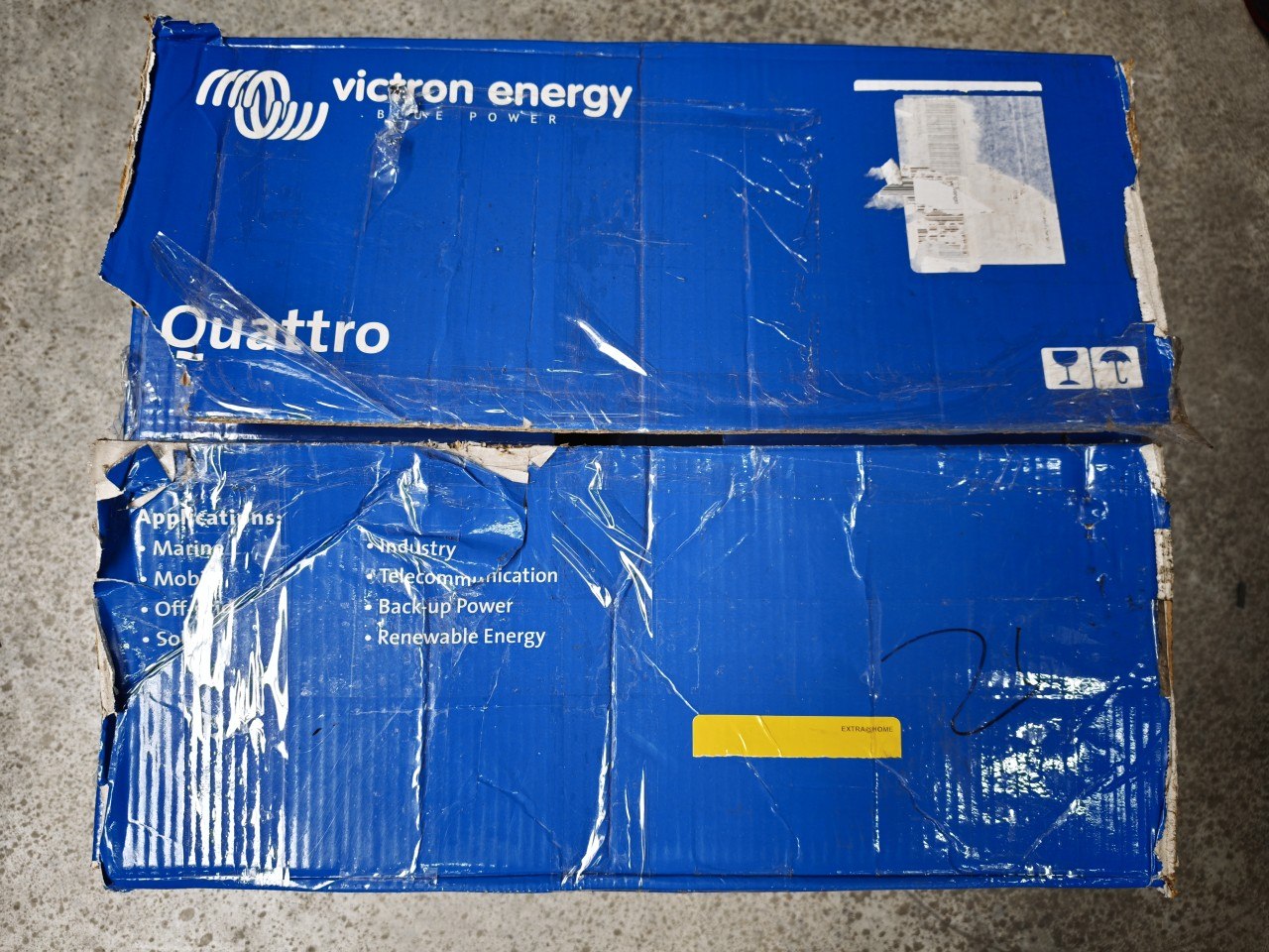 Victron Energy Quattro 24/5000/120 Inverter/Charger — New — foto 3 van 3