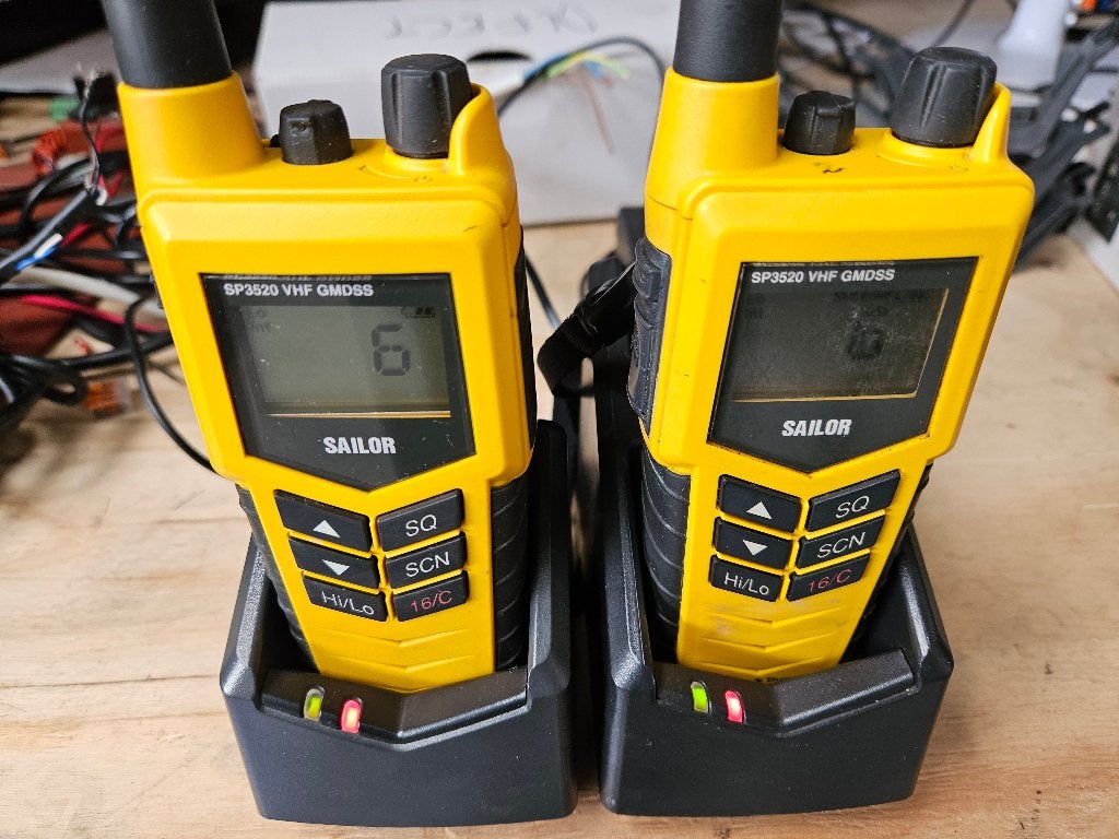 Sailor SP3520 GMDSS Portable VHF Radio — Tested (2 units with accessories) — foto 2 van 13