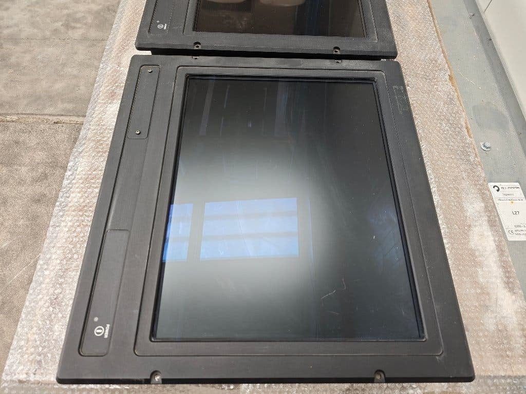 Hatteland 23.1" Maritime Multi Display — For Parts (2 units) — foto 3 van 5