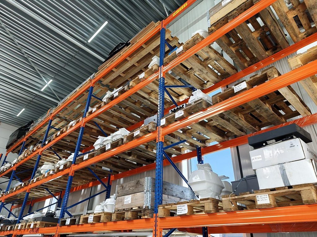 Ons magazijn met scheepselektronica op voorraad